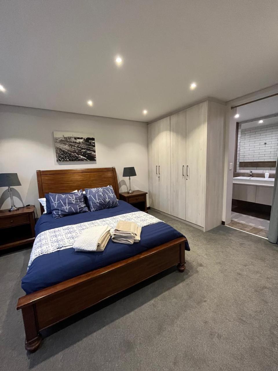 Doverhurst - Sea Point * Cape Town