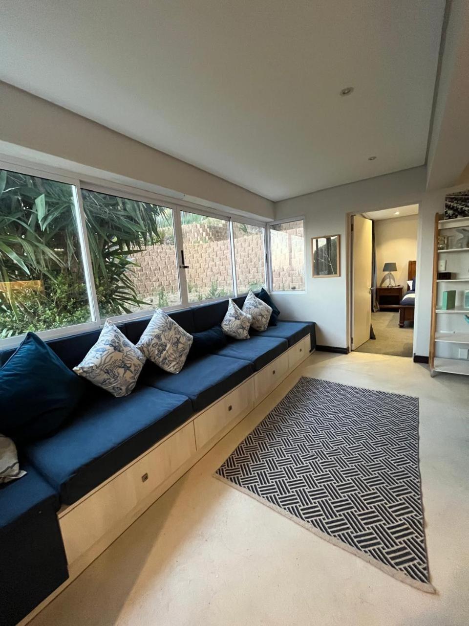 Doverhurst - Sea Point * Cape Town